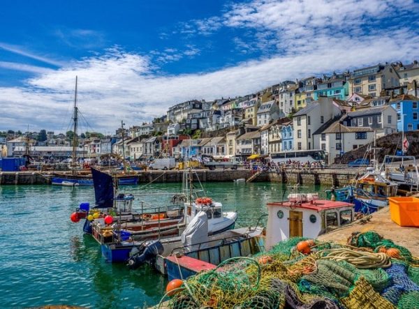 Il-villagio-di-pescatori-di-brixham-Inghilterra-devon