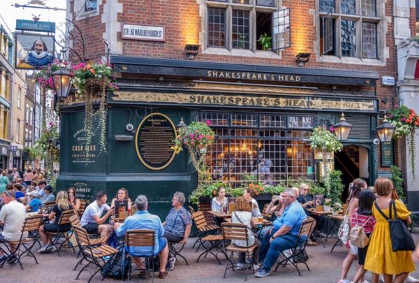 Il-pub-Shakespeare-head-a-Carnaby-street