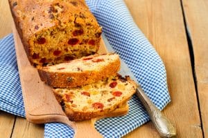 Barmbrack, tipico pane scozzese che viene dato ai bambini.