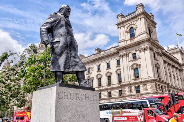 la-statua-di-winston-churchill-statua-londra