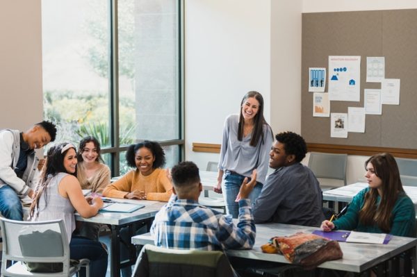 insegnante-di-inglese-e-alunni