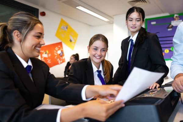 lavoro-di-gruppo-in-classe-lingua-inglese