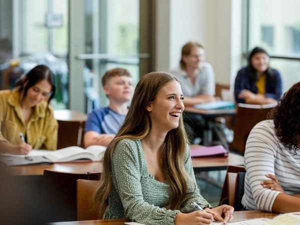 studentessa sorridendo